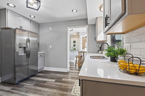 6929 Sussex St, Milwaukee WI 53209-2414 exterior