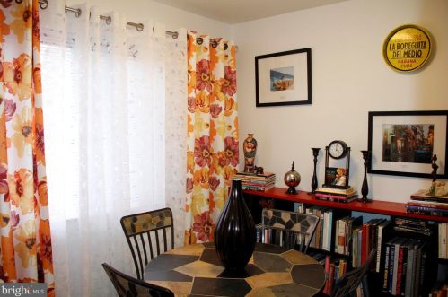 6 Rebecca Ct, Trenton NJ 08628-3339 exterior