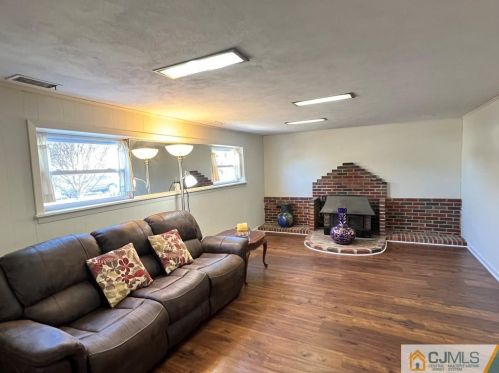 7 Hallo St, Edison NJ exterior