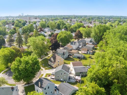 318 Un Pl, Manitowoc WI 54220-3753 exterior