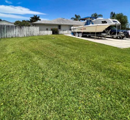 445 Ferris Dr, Fort Pierce FL 34983-1120 exterior