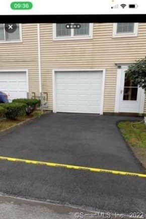 85 Summit Cmns, Derby CT 06418-1262 exterior