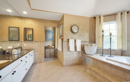 94 Caramel Rd, Commack NY 11725-1000 exterior