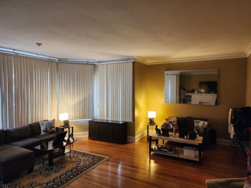 8030 Eberhart Ave, Chicago IL 60637-2484 exterior