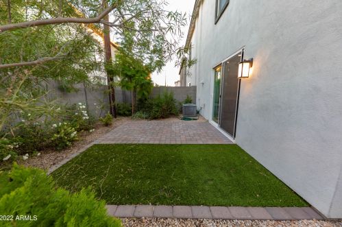 3033 37th Way, Phoenix AZ  85018-2219 exterior