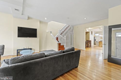 24 R St, Washington, DC 20024-3419