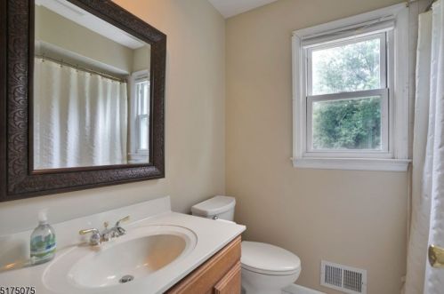 952 Ardsley Ln, Bridgewater NJ 08807-1101 exterior