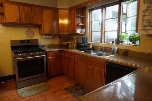 2541 Pierce St, Milwaukee WI 53212-2952 exterior