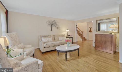 2105 Rampart Dr, Alexandria VA 22308-1537 exterior