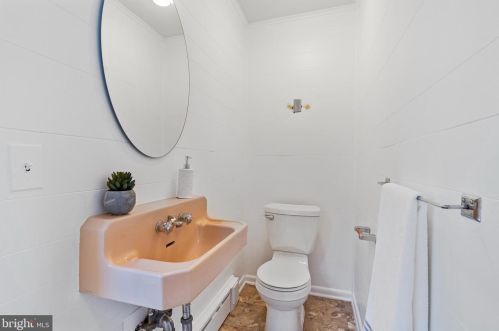 3708 Massachusetts Ave, Washington DC 20016-5812 exterior