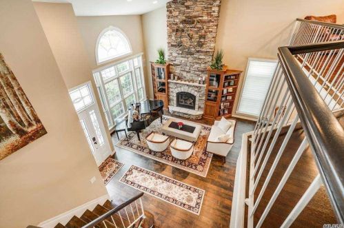 90 Hamlet Dr, Commack NY 11725-4438 exterior