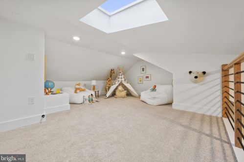 2706 Valley Dr, Alexandria VA  22302-2845 exterior