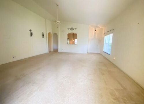 307 Breezy Pt Loop, Fort Pierce FL 34986-2668 exterior