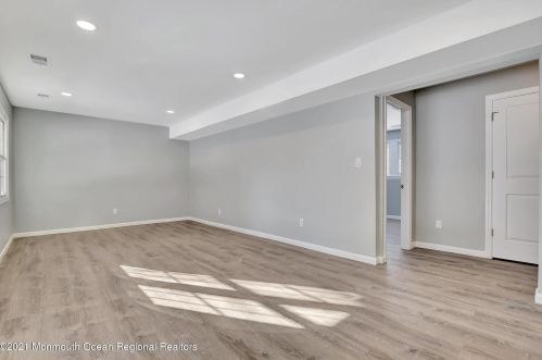 4 Hampton Dr, East Freehold NJ 07728-3148 exterior