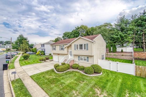 51 Plafsky Dr, Edison, NJ 08817-2239