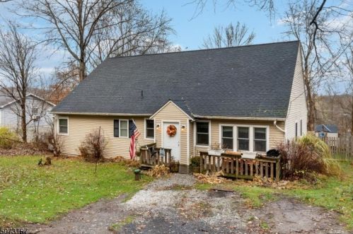 47 Lakeview Dr, Wantage, NJ 07461-1028