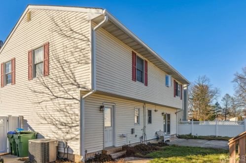 3 Brida Ct, Edison NJ  08817-3800 exterior