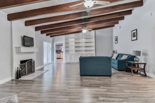 1305 13th St, Hempstead TX  77445-5147 exterior