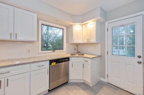 42 Rensselaer Dr, Commack NY 11725-4527 exterior