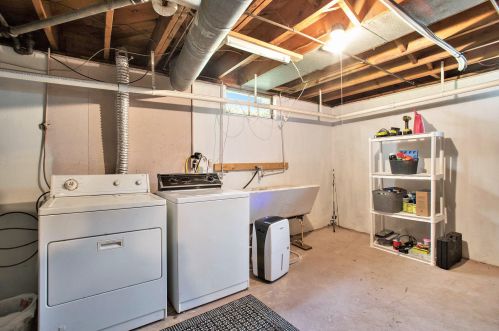 1423 Leonard St, Grand Rapids MI 49505-5552 exterior