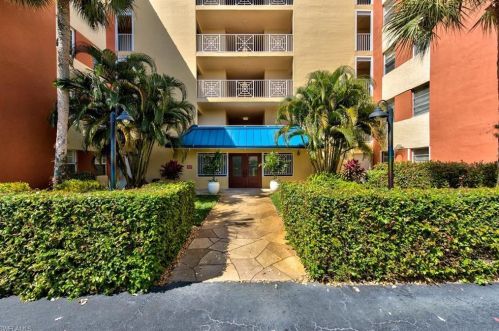 200 Pebble Beach Blvd, Naples FL 34113-8358 exterior