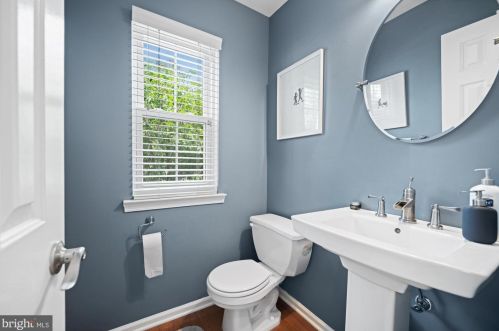 7 Brookline Ct, Princeton NJ 08540-1741 exterior