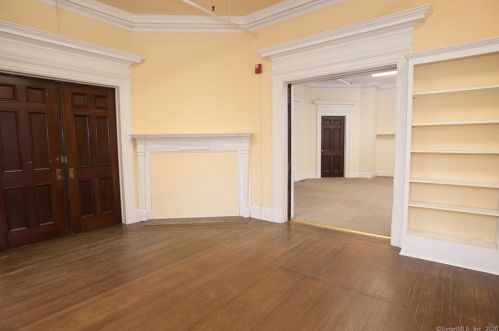 351 Main St, Ridgefield CT 06877-3810 exterior