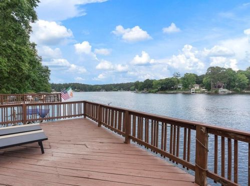 8474 Lake Dr, Lithonia GA  30039-6562 exterior