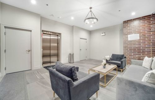 2947 Clark St, Chicago IL  60657-5203 exterior