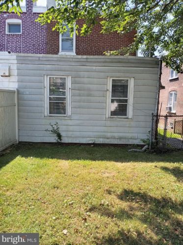2824 10 St, Chester PA 19013-1605 exterior