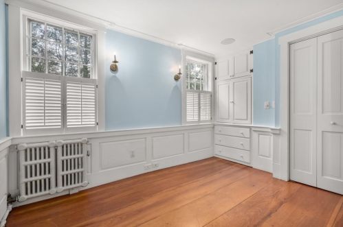 2 Brookshire Rd, Worcester MA 01609-1251 exterior