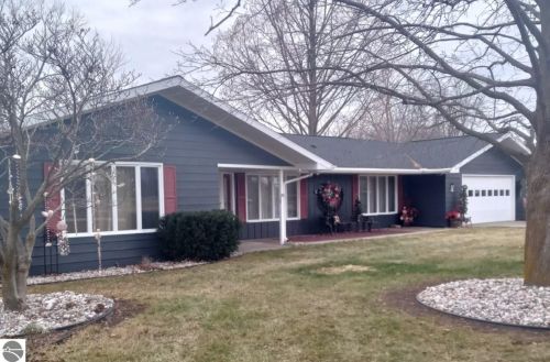 740 Witbeck Dr, Clare MI 48617-9721 exterior