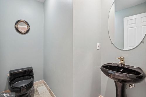 5247 Mitchell St, Alexandria VA 22312-2126 exterior