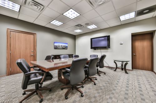 111 Chestnut St, Chicago IL  60610-2016 exterior