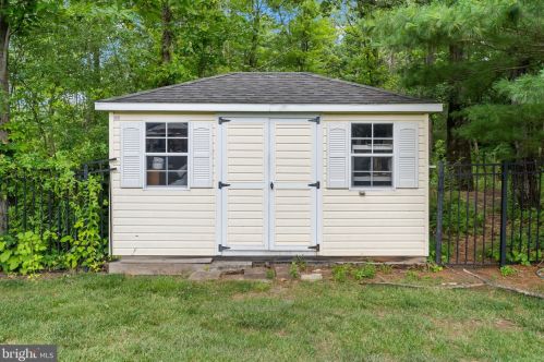 2214 Denbeigh Dr, Jamison PA 18929-1446 exterior