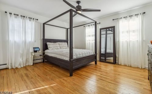 37 Conforti Ave, Town Center NJ  07052-2824 exterior