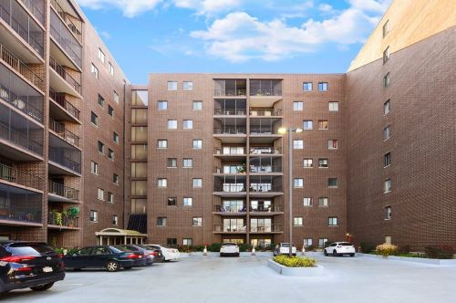 5600 Munhall Rd, Pittsburgh PA 15217-2067 exterior