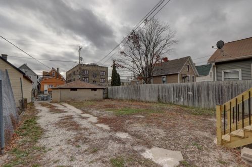 1517 Greenfield Ave, Milwaukee WI 53204-2617 exterior