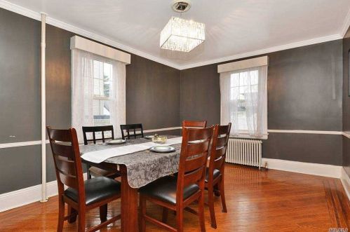 6 Eton St, Valley Stream NY 11581-2903 exterior