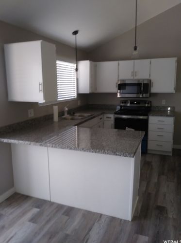 7965 Linton Dr, Taylorsville UT 84088-4632 exterior