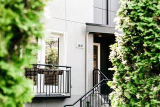 1418 6th Ave, Seattle WA  98109-3409 exterior