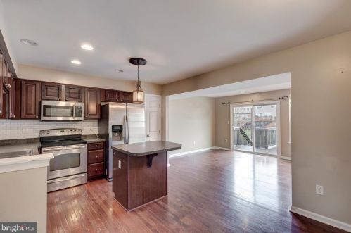 711 Grant Dr, Hanover PA  17331-2079 exterior