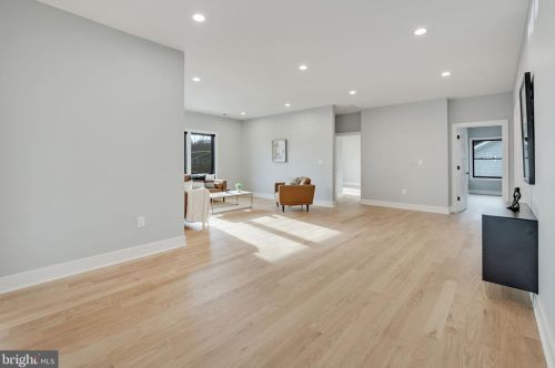 1422 Mayflower Dr, Mc Lean VA 22101-5615 exterior