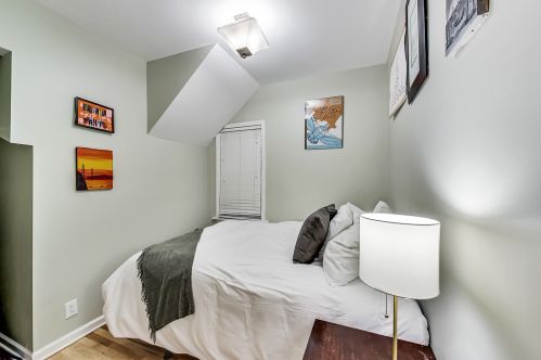 3823 Ravenswood Ave, Chicago IL 60660-2320 exterior