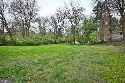 2076 Packard Ave, Huntingdon Valley PA 19006-6418 exterior