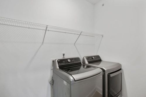 6607 Beacon Dr, Atlanta GA 30328 exterior