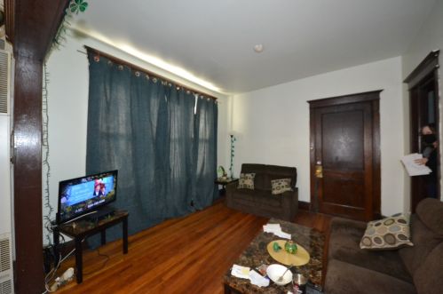 3825 California, Chicago IL 60618-3607 exterior