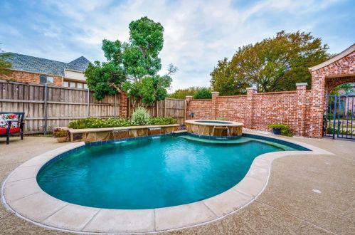 48 Emerald Pond Dr, Frisco TX 75034-8587 exterior