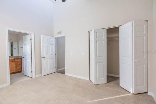 9509 Citrus Glen Pl, Tampa FL 33618-4018 exterior