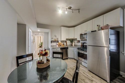 3064 Haussen Ct, Chicago, IL 60618-6512